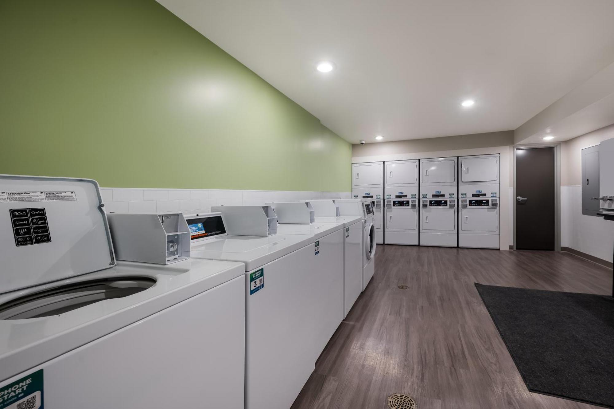 Woodspring Suites Charlotte Airport Exterior photo